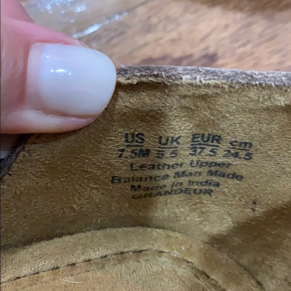 NEW- NEVER WORN all leather flats - Picture 8 of 8